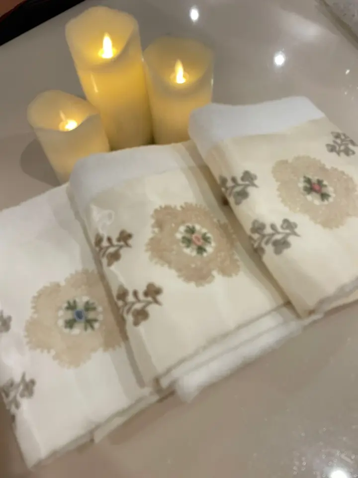 Krem Rengi İğne Oya Rokokolu Havlu