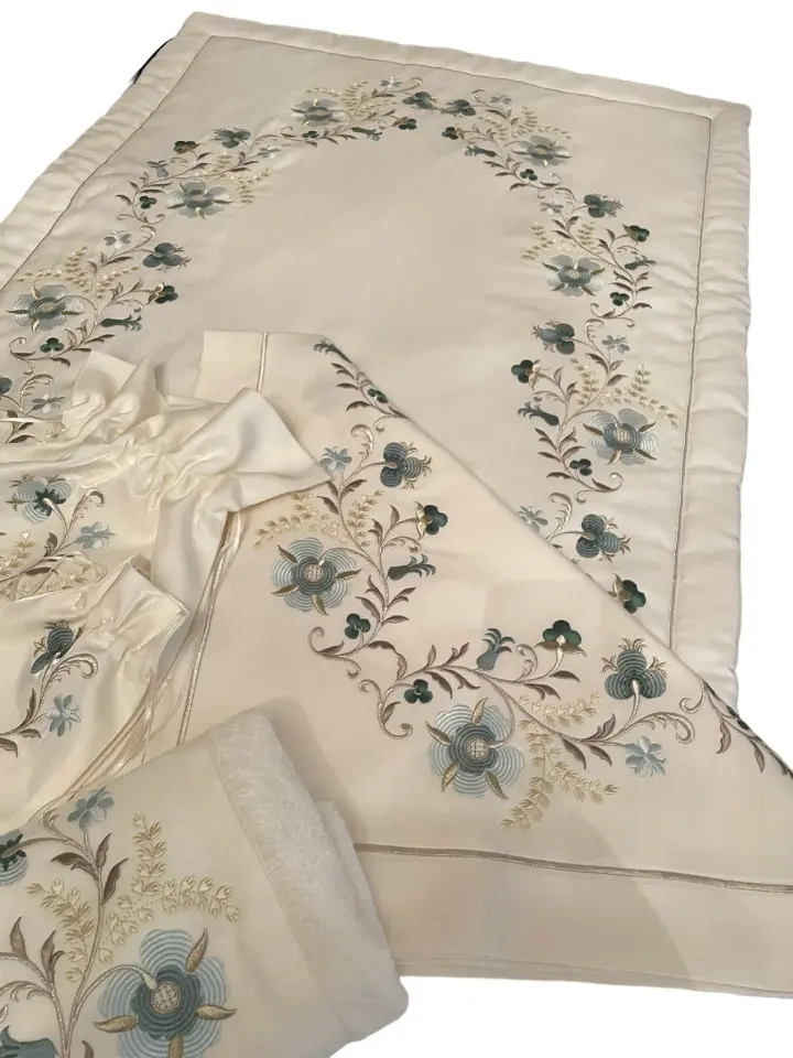 طقم سجادات صلاة مطرزة باللون الفيروزي