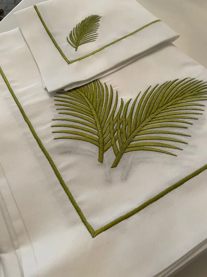 Yeşil Yapraklı Masa Örtüsü