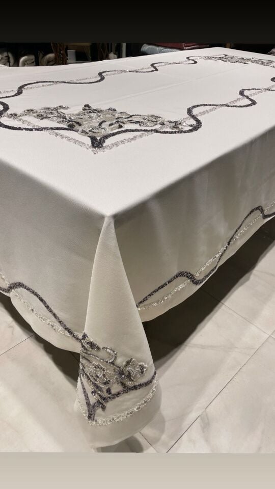 Aurelia Masa Örtüsü