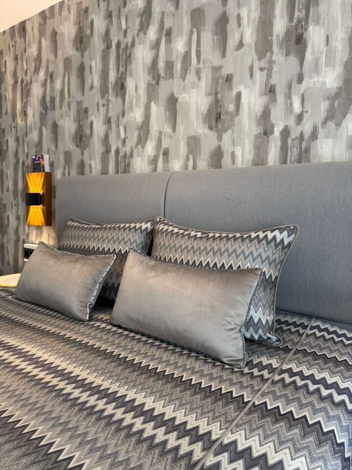 Gri Zigzag Yatak Örtüsü