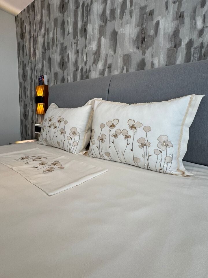 Çiçek Nakışlı Yatak Nevresim Seti